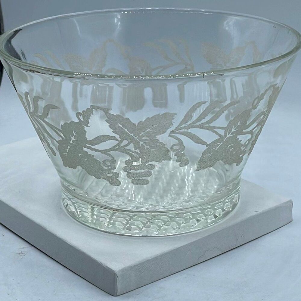 Vintage Bartlett Collins hospitality or fruit bowl etched grapevine.